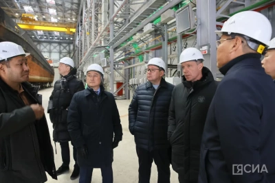 Председатель комитета Совета Федерации Андрей Кутепов посетил Жатайскую судоверфь / Дьулустаан Сергеев   