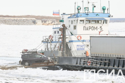 На паромной переправе из Якутска в Нижний Бестях повысят тарифы / Саина Титова   