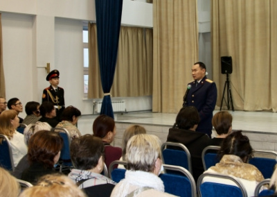 Следователи провели профилактическую беседу с родителями воспитанников Якутской кадетской школы-интерната /    