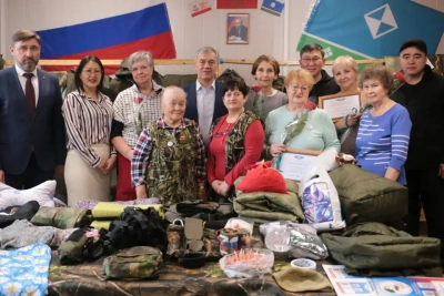 Мирнинские волонтеры отправляют по 400 кг грузов каждую неделю в зону СВО / ЯСИА   