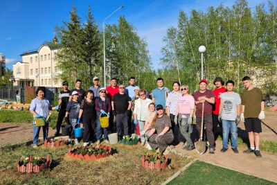 Ассамблея народов Якутии провела благотворительную акцию «Сад детства» в Мирном / ЯСИА   