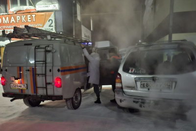 В Якутии спасатели помогли двум людям, застрявшим в машине в сильный мороз / ЯСИА   