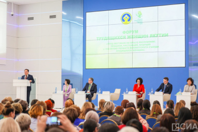 На форуме трудящихся женщин обсудили меры поддержки многодетных семей / Дьулустаан Сергеев   