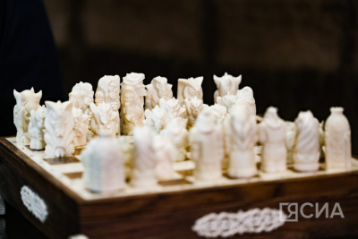 Шахматы по мотивам Олонхо представят на международном фестивале косторезного искусства / Саина Титова   