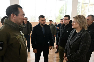 Айсен Николаев и Денис Пушилин проверили ход ремонтно-восстановительных работ в Докучаевске / ЯСИА   