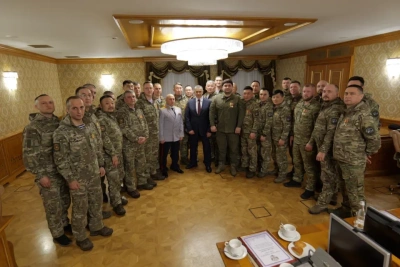 Юрий Трутнев встретился с отрядом вернувшихся с СВО добровольцев–госслужащих дальневосточных регионов / ЯСИА   