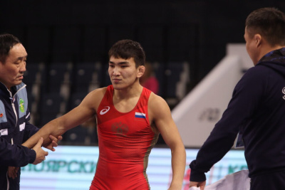 Якутянин Лев Павлов будет бороться в финале юниорского первенства Европы / Дьулустаан Сергеев   