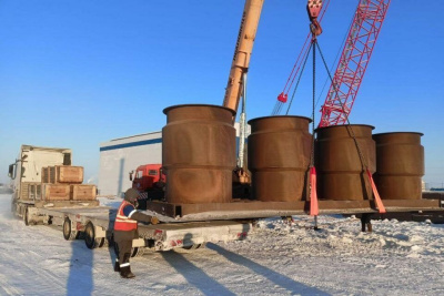 В Якутск доставили первые металлоконструкции коффердамов для строительства Ленского моста / ЯСИА   