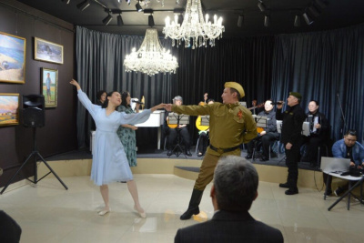 Постановку на основе фронтовых писем показали в Нюрбе / ЯСИА   