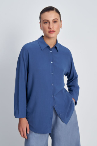 Блузка свободного кроя с отложным воротником