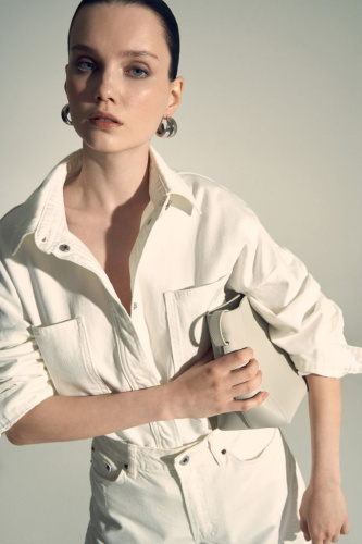 Джинсовая куртка с карманами