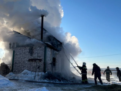 По факту смерти граждан при пожаре в Амгинском районе  организована процессуальная проверка /    