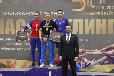 Булунский спортсмен завоевал долгожданную победу на крупном турнире по мас-рестлингу / Дьулустаан Сергеев   