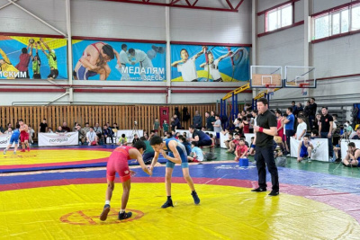 В Олекминске завершился турнир по вольной борьбе для юношей на призы компании «Нордголд» / ЯСИА   