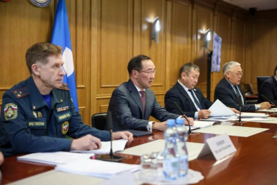 Глава Якутии провел совещание по подготовке к паводкам и пожароопасному сезону 2025 года / ЯСИА   