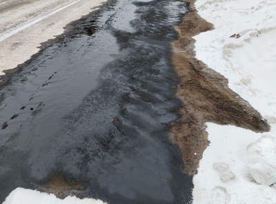 Локальный режим ЧС объявили после разлива нефтепродуктов на дороге «Мухтуя» / ЯСИА   