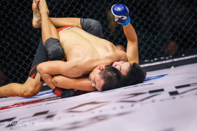 Якутские бойцы готовятся к чемпионату Дальнего Востока по смешанным единоборствам / Дьулустаан Сергеев   