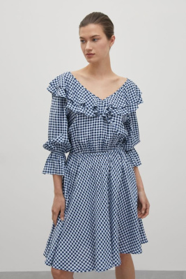 Платье с воланом