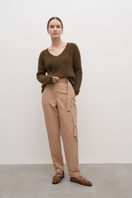 Брюки прямого силуэта с карманами и поясом