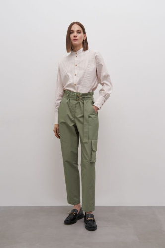 Брюки прямого силуэта с карманами и поясом