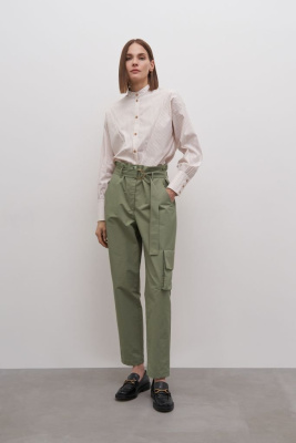 Брюки прямого силуэта с карманами и поясом