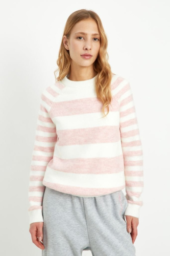 Джемпер прямого силуэта с шерстью