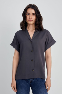 Блузка с коротким рукавом и v-образным вырезом