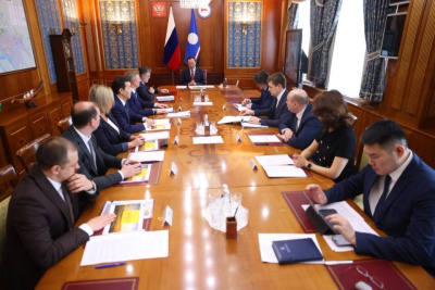 Глава Якутии и руководитель «Таас-Юрях Нефтегазодобычи» обсудили итоги работы предприятия / ЯСИА   