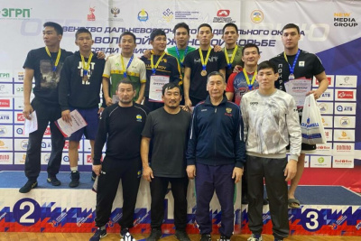 Борцы Якутии завоевали одиннадцать медалей первенства ДВФО / Дьулустаан Сергеев   