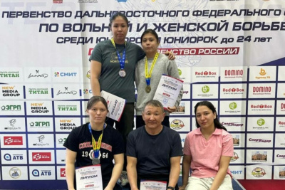 Три якутянки стали победителями первенства ДФО по борьбе / Дьулустаан Сергеев   