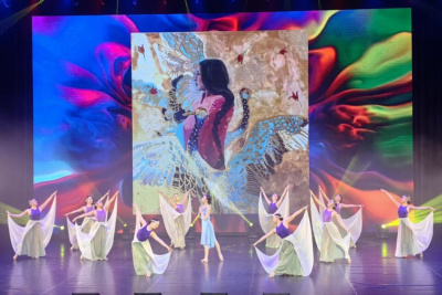 Танцующие полотна: в Якутске показали уникальный перформанс по картинам Миры Аргуновой / ЯСИА Якутск Якутск Республика Саха (Якутия)