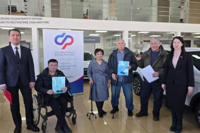 Ключи от новых автомобилей вручили пострадавшим на производстве якутянам / ЯСИА   