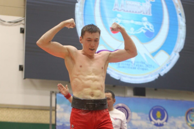 Сенсационно завершился турнир по мас-рестлингу Харлампия Васильева в Якутске / Дьулустаан Сергеев Якутск Якутск Республика Саха (Якутия)