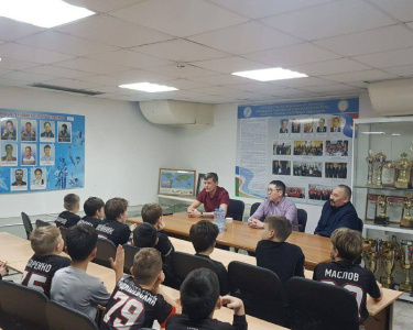 Ветераны СВО провели урок мужества для воспитанников спортивной школы / ЯСИА   