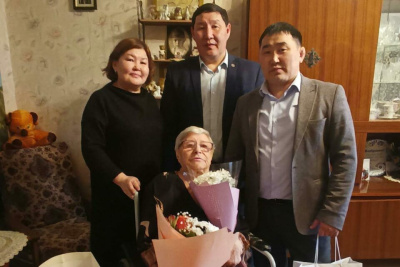 Жительницу Покровска поздравили с Днем снятия блокады Ленинграда / ЯСИА   