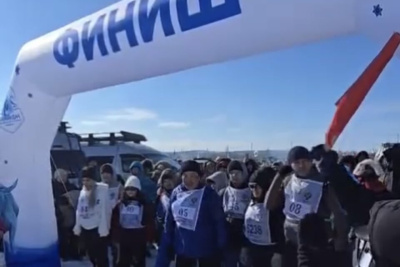 На фестивале «Полюс Холода» впервые прошёл экстремальный забег на гору / ЯСИА   