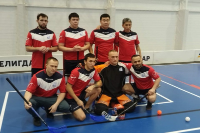 Команда «Железных дорог Якутии» победила на соревнованиях по флорболу в Алдане / ЯСИА   