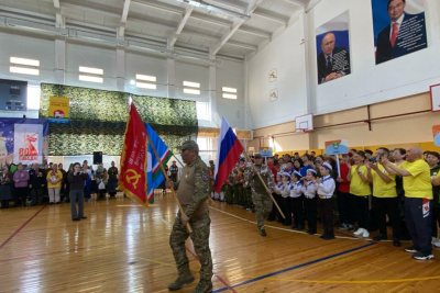 Знамя Победы встретили в Среднеколымском районе Якутии / ЯСИА   