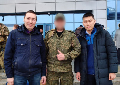 В Якутске встретили работника ЖКХ, прибывшего из зоны СВО / ЯСИА Якутск Якутск Республика Саха (Якутия)