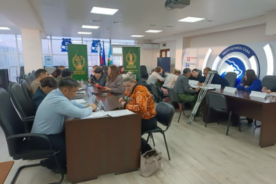 Свыше 200 человек обратились за помощью в Комитет семей воинов Отечества во время «Часа КСВО» / ЯСИА   