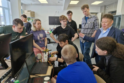 Школьники Якутии успешно запустили спутник «кансат» на высоту 30 км / ЯСИА   