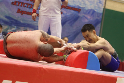 Мас-рестлеры получат последний шанс отобраться на Игры Манчаары / Дьулустаан Сергеев   