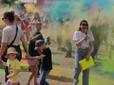 В Алдане прошел традиционный праздник краски Холи