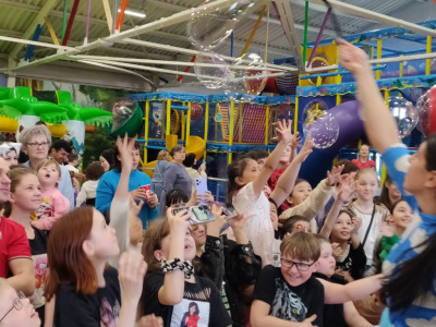 «Дверь в лето»: Как юные алданцы открыли очередное чудо в Чудо парке «Ассоциации строителей АЯМ»