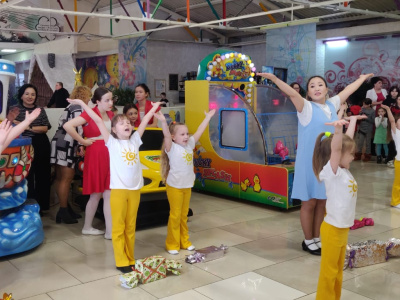 Что ни сутки, по минутке день длинней, короче ночь. С Чудо парком полегоньку прогоняем зиму прочь!