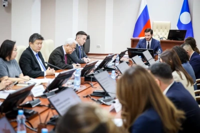 Михаил Гасанбалаев провел заседание рабочей группы по подготовке ко Дню Победы / ЯСИА   