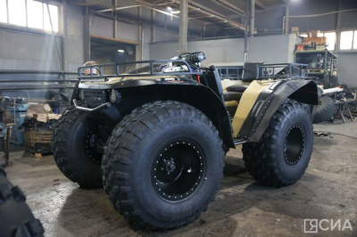 С начала года в зону СВО Якутия направила 83 единицы техники / Николай Борисов   