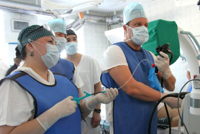 В Якутске провели операцию лазером 61-летнему пациенту с крупным желчным камнем / Саина Титова Якутск Якутск Республика Саха (Якутия)