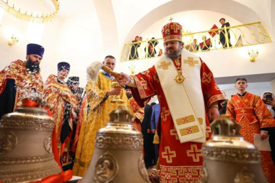 В Якутске в строящемся храме Всех Святых освятили колокола / ЯСИА Якутск Якутск Республика Саха (Якутия)