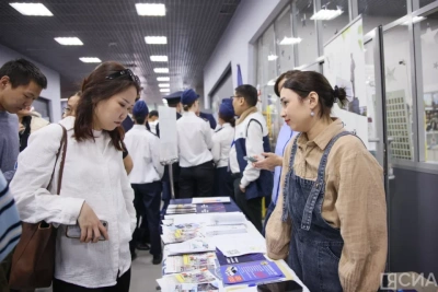Более 800 якутян получили предложения на ярмарке трудоустройства / ЯСИА   